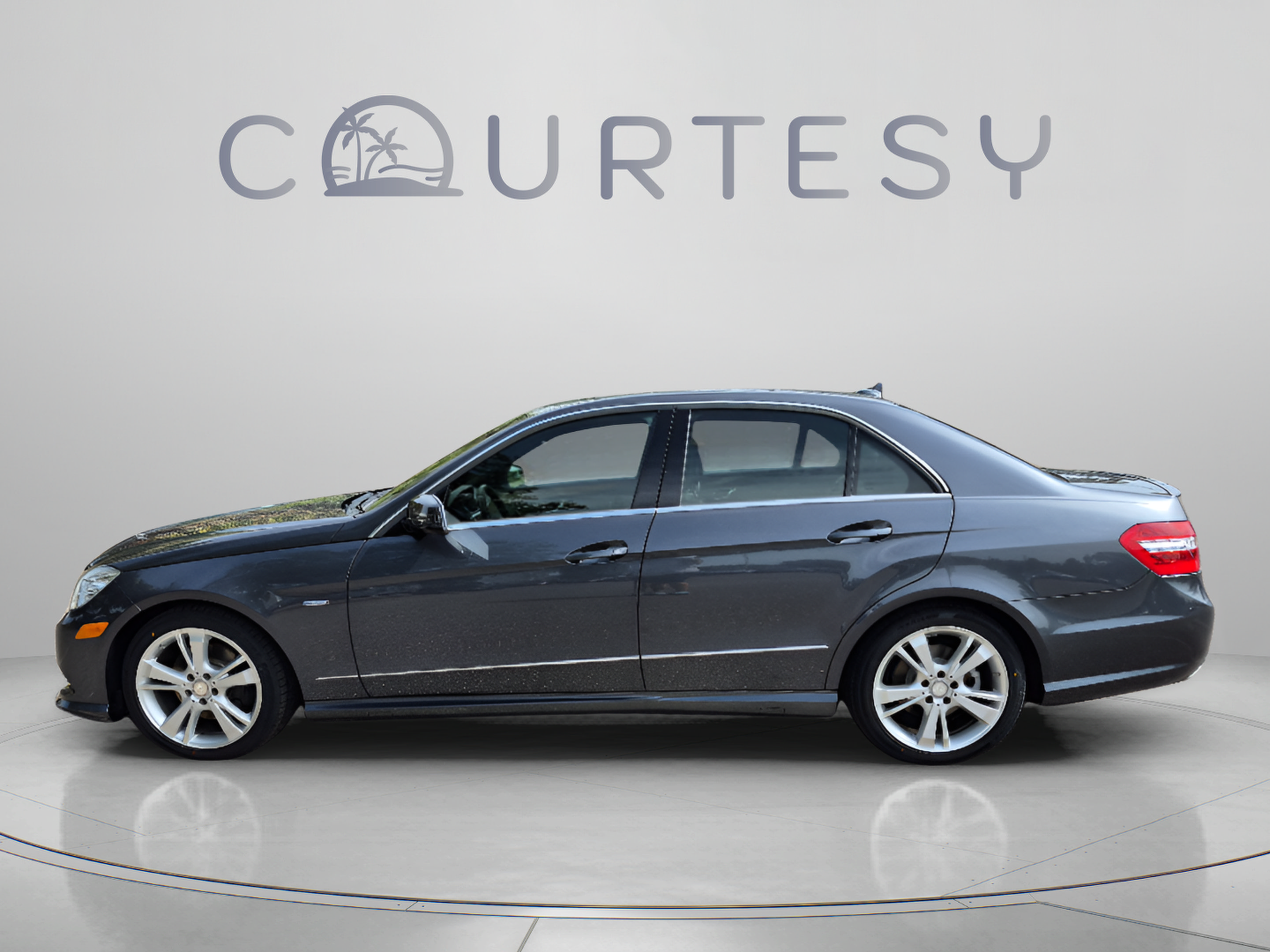 Used 2012 Mercedes-Benz E 350 4MATIC Sedan image 2