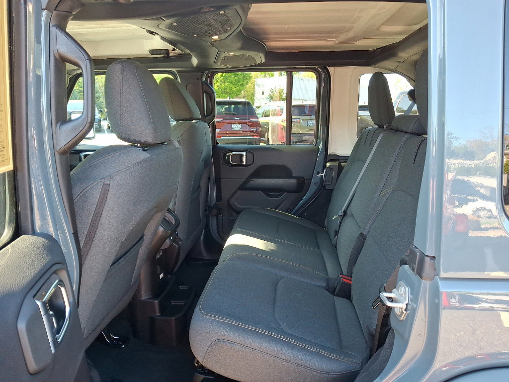 Certified 2025 Jeep Wrangler Unlimited Sahara AWD/4WD image 12