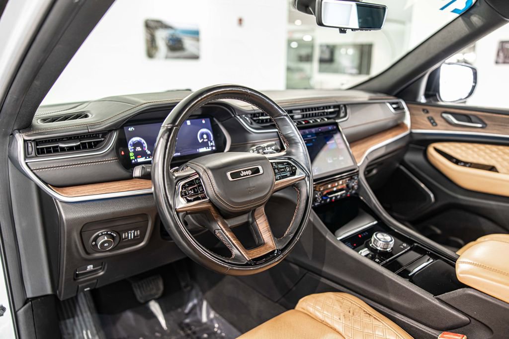 Used 2021 Jeep Grand Cherokee L Summit w/ Advanced Protech Group IV AWD/4WD image 23