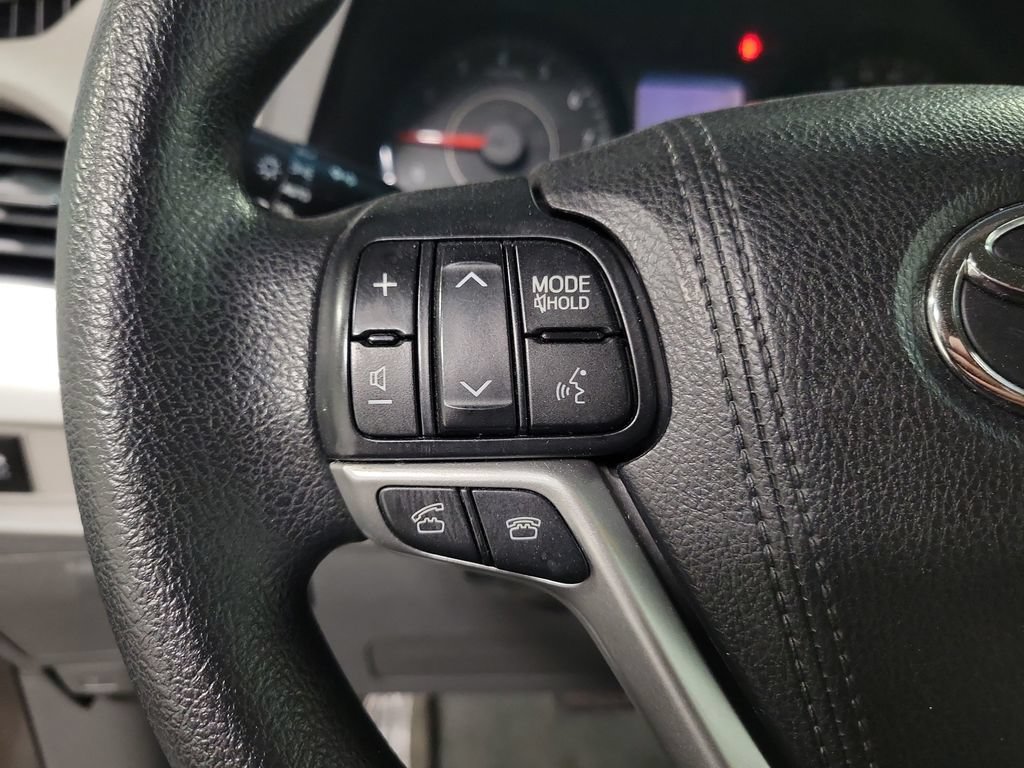 Used 2016 Toyota Sienna LE AWD/4WD image 23