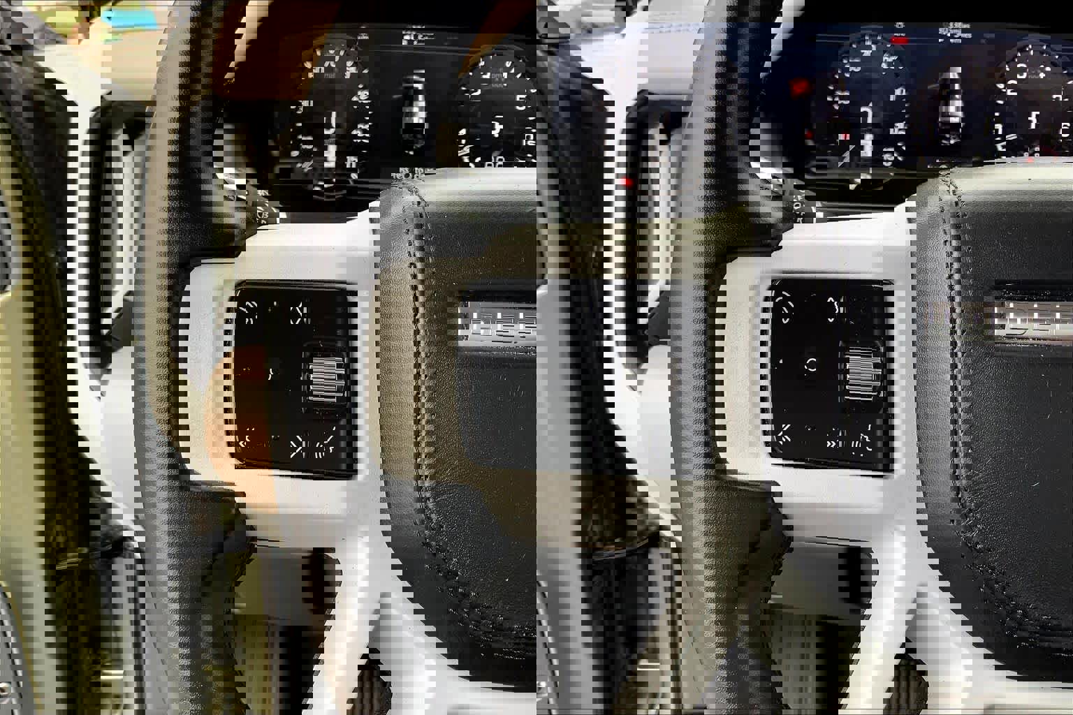 Used 2020 Land Rover Defender 110 HSE image 23