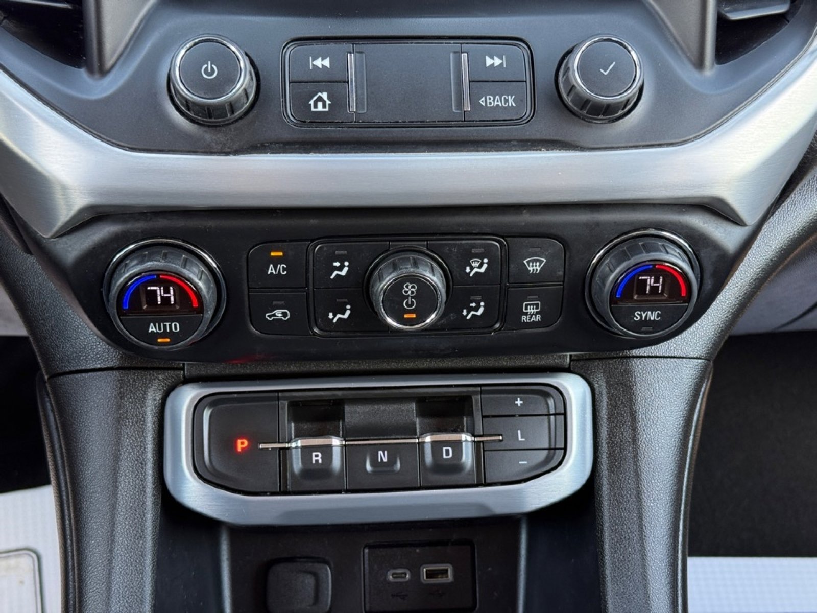 Used 2021 GMC Acadia SLE w/ GMC Pro Grade Package image 29