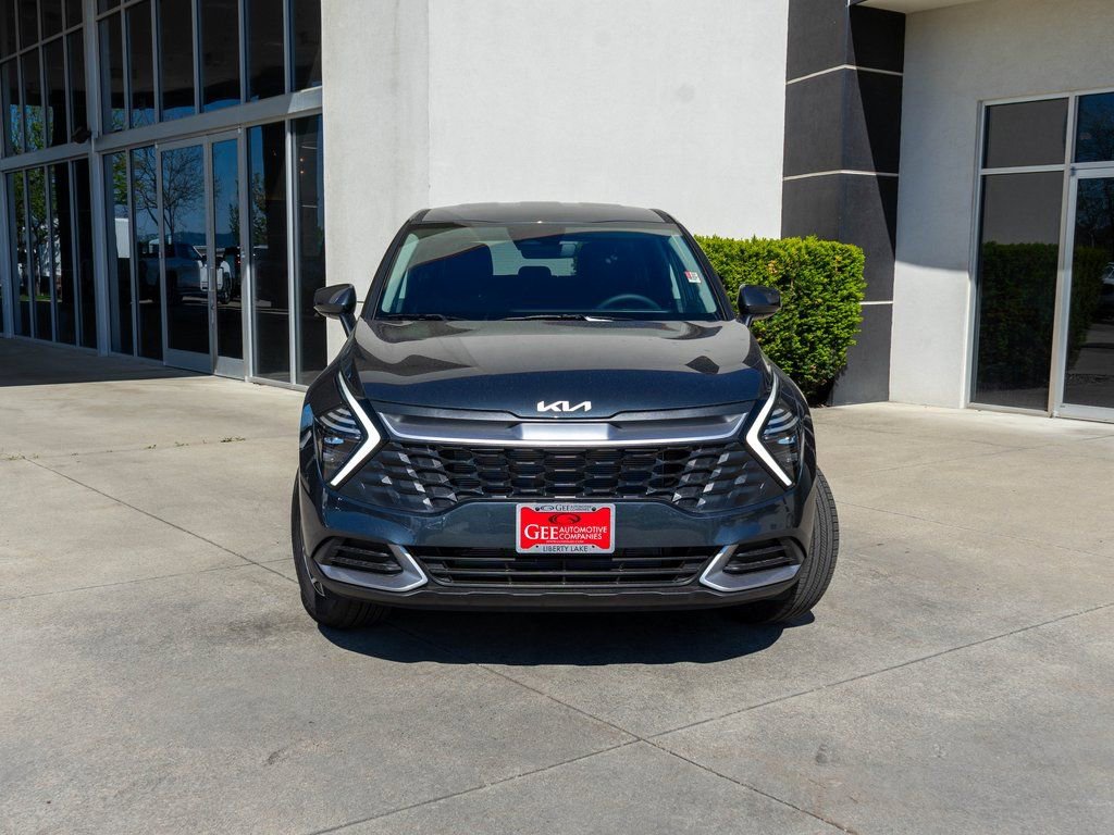 Used 2025 Kia Sportage LX image 2