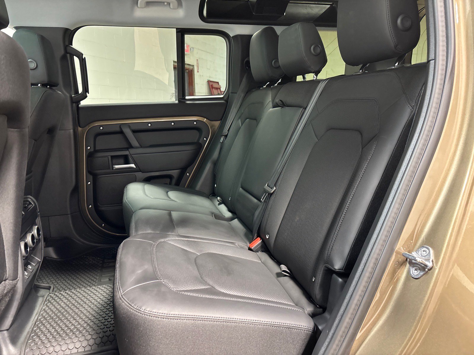 New 2025 Land Rover Defender 110 S AWD/4WD image 28