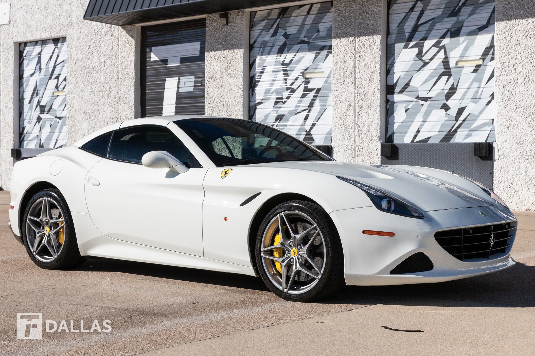 Used 2015 Ferrari California T image 18