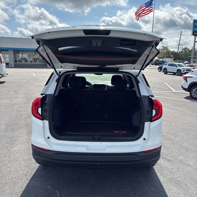 Used 2022 GMC Terrain SLE w/ Driver Convenience Package FWD image 8