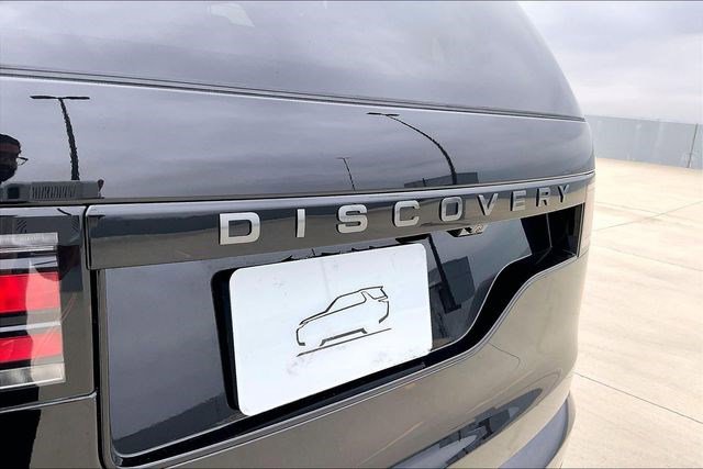 Used 2025 Land Rover Discovery Dynamic SE image 8