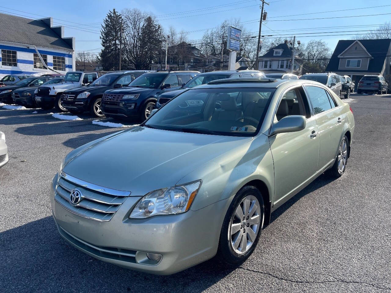 Used 2005 Toyota Avalon XLS image 2