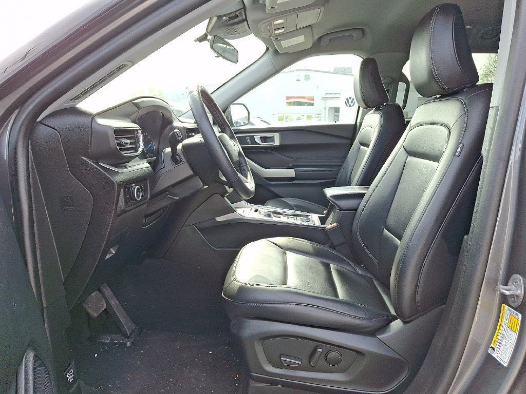 Used 2023 Ford Explorer XLT w/ Equipment Group 202A AWD/4WD image 15