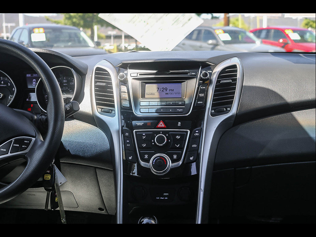 Used 2016 Hyundai Elantra GT FWD image 17