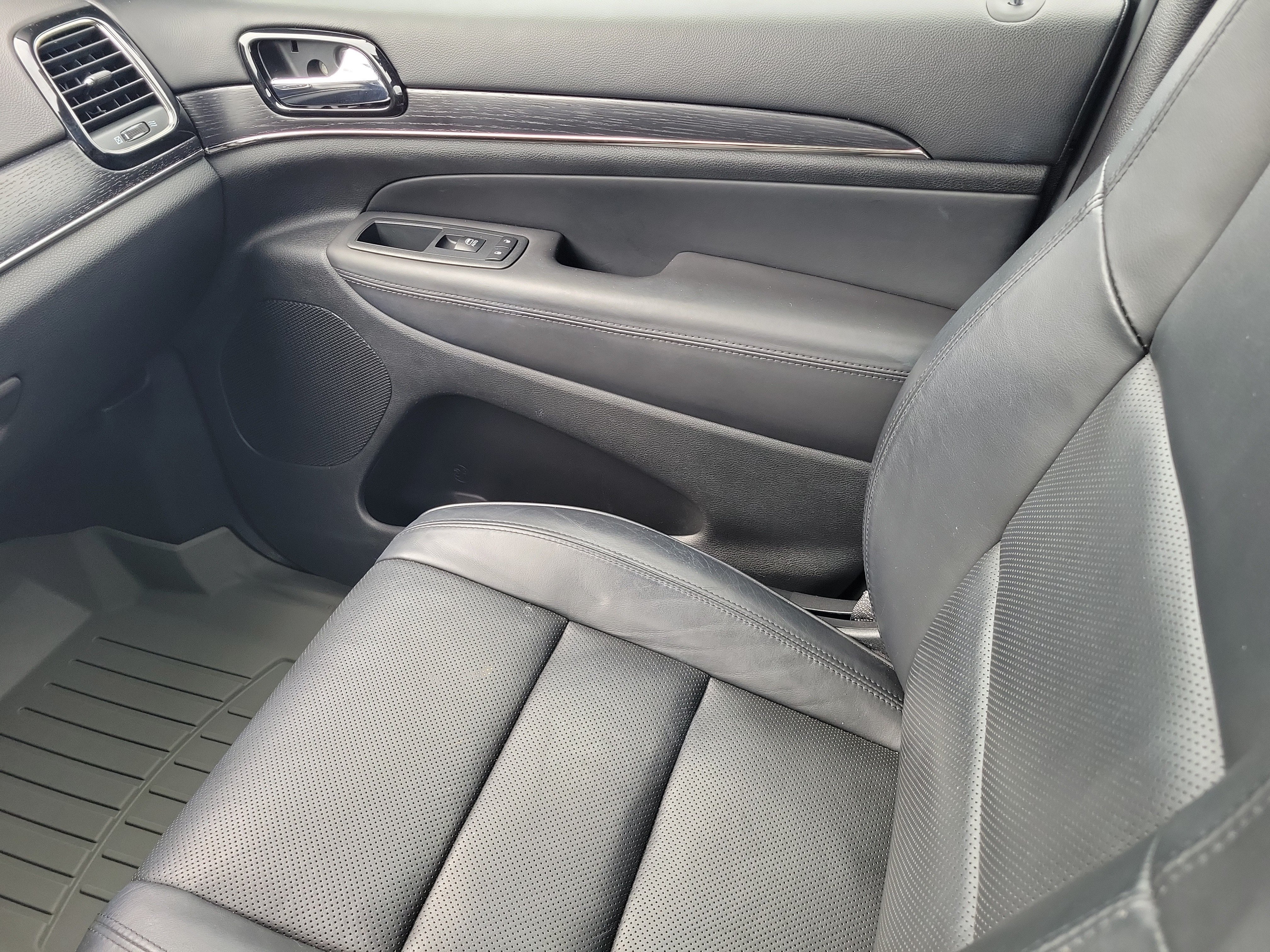 Used 2020 Jeep Grand Cherokee High Altitude AWD/4WD image 17