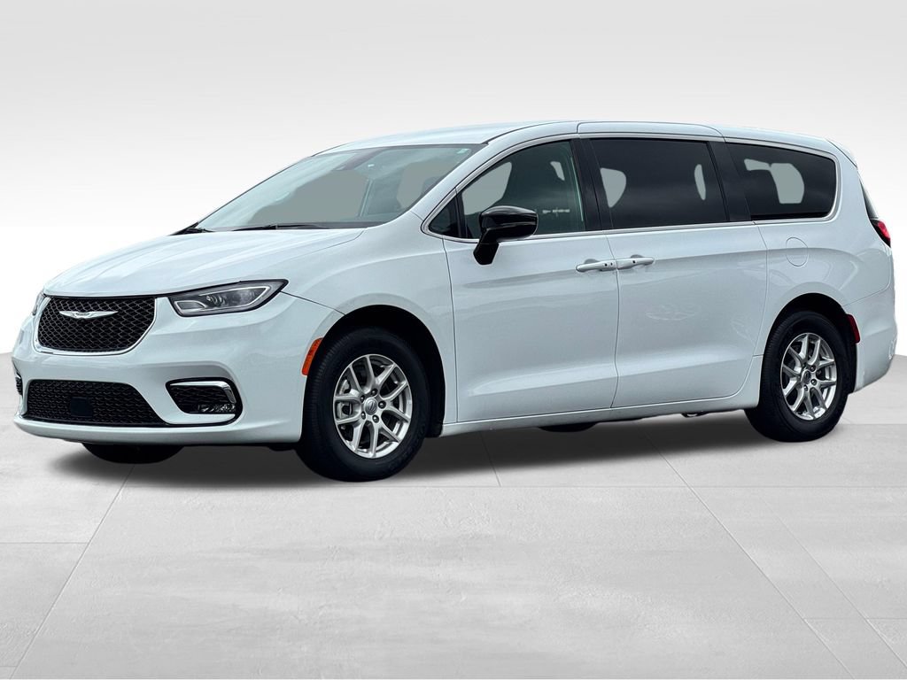 Used 2025 Chrysler Pacifica Select FWD image 3