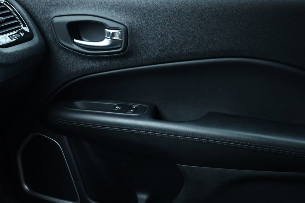 Used 2020 Jeep Compass Latitude FWD image 11