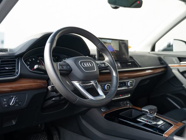 Used 2023 Audi Q5 2.0T Premium w/ Convenience Package image 4