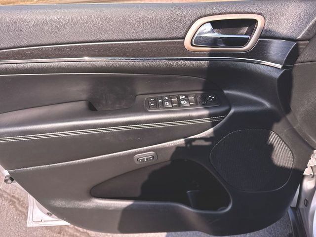 Used 2015 Jeep Grand Cherokee Limited w/ Trailer Tow Group IV image 23