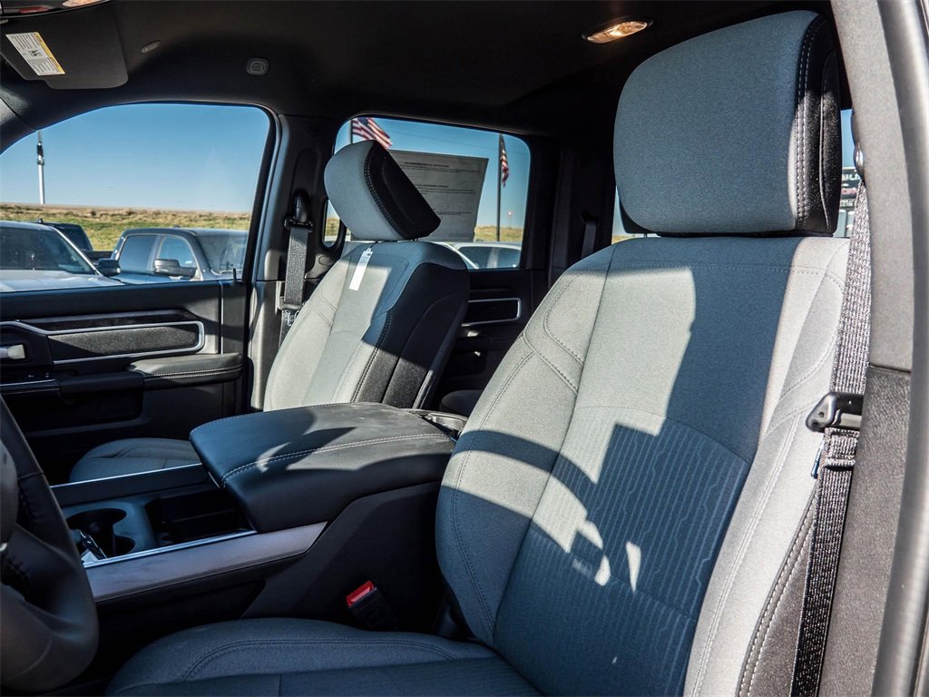 Used 2024 RAM 2500 Big Horn w/ Safety Group image 31