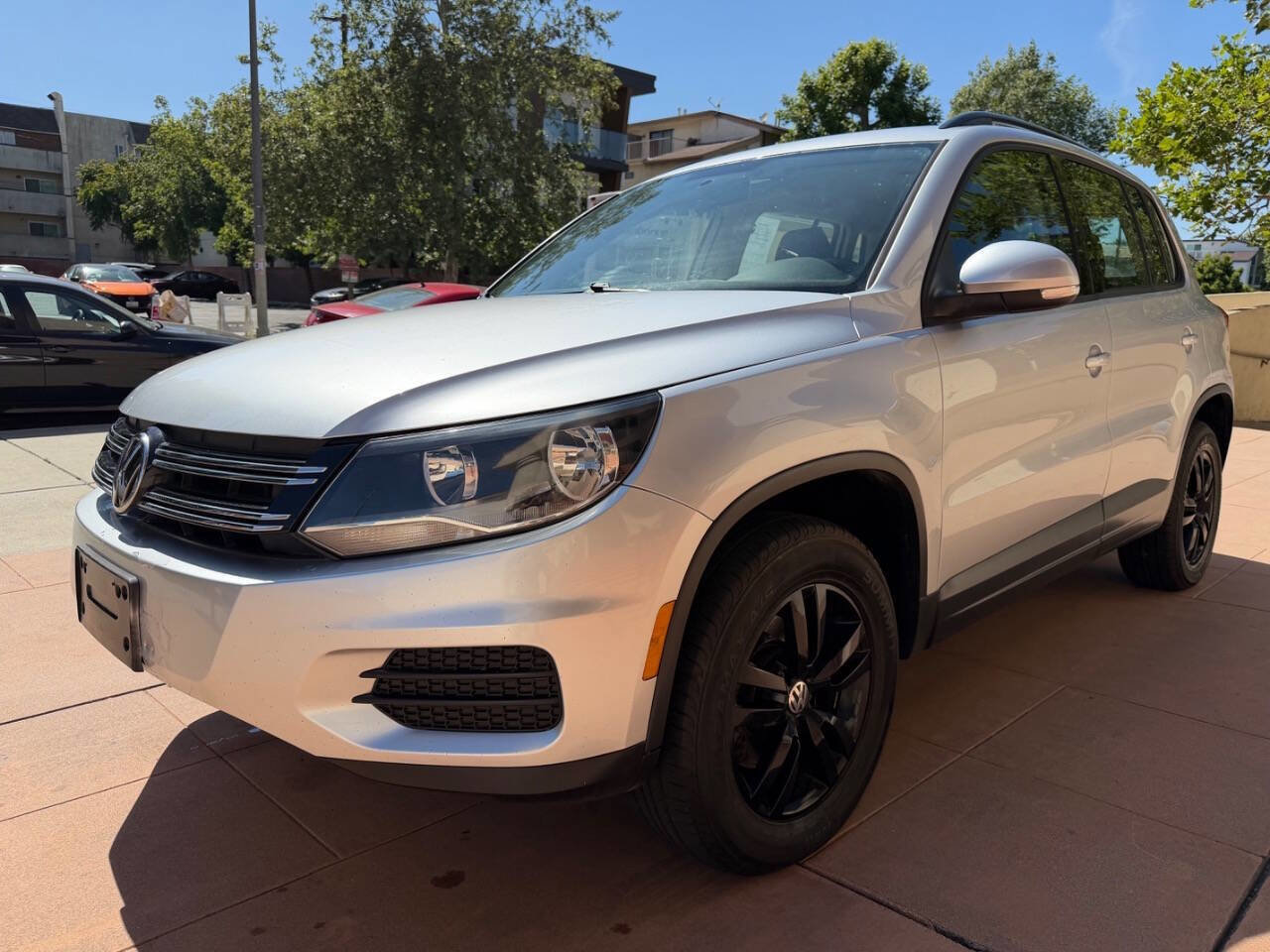 Used 2015 Volkswagen Tiguan S image 2