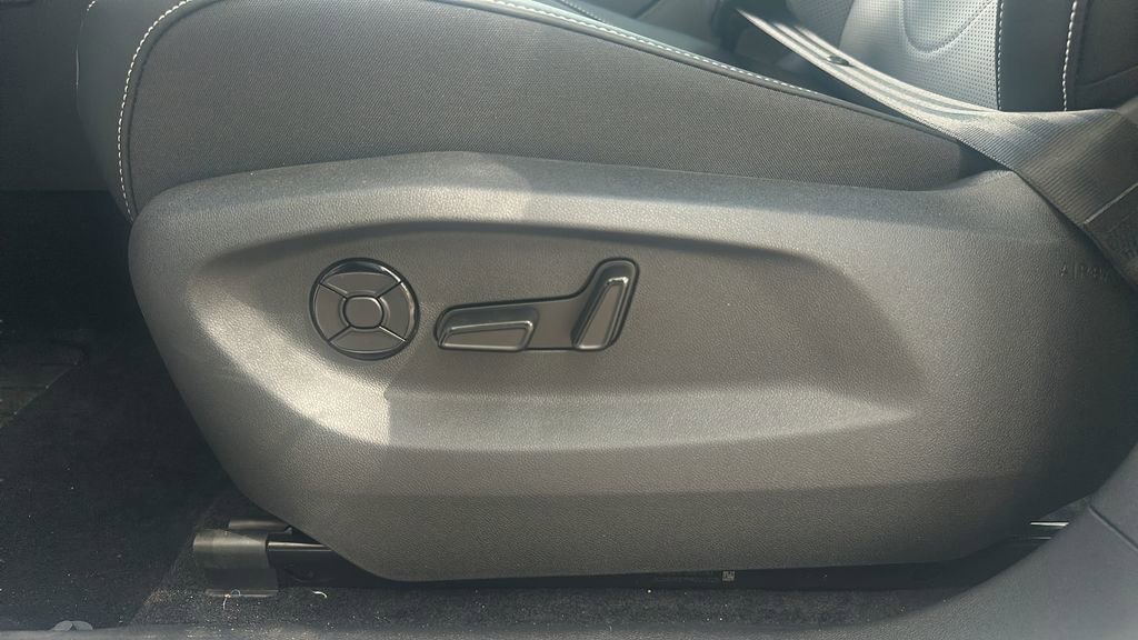 New 2026 Volkswagen Tiguan SE R-Line image 11