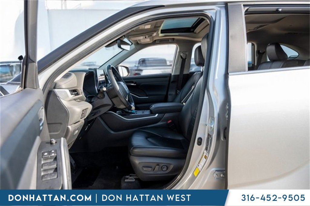 Used 2024 Toyota Highlander XLE image 5