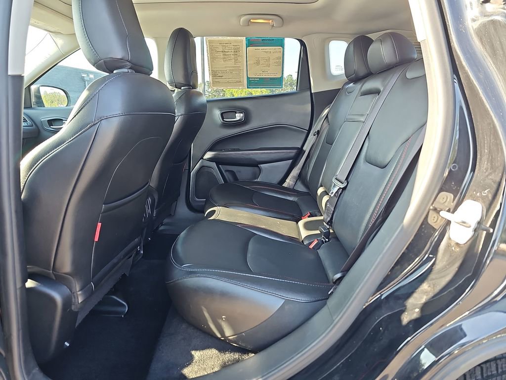 Used 2019 Jeep Compass Trailhawk w/ Leather Interior Group AWD/4WD image 18