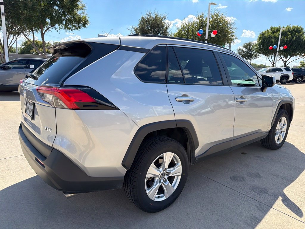 Used 2020 Toyota RAV4 XLE w/ Convenience Package FWD image 6