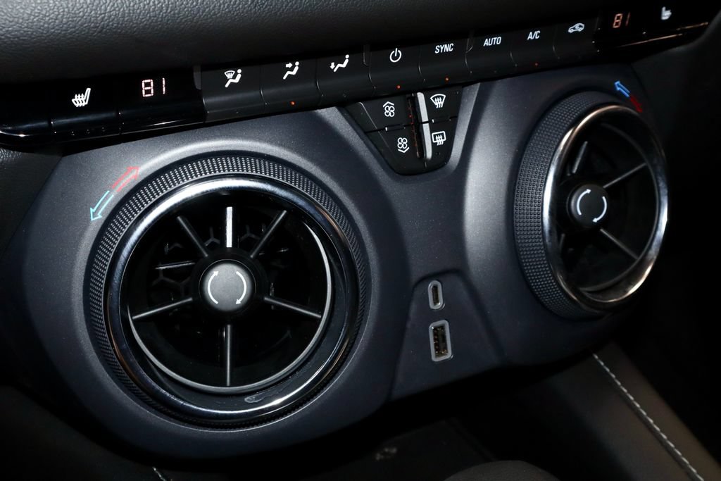 Used 2025 Chevrolet Blazer LT FWD image 32