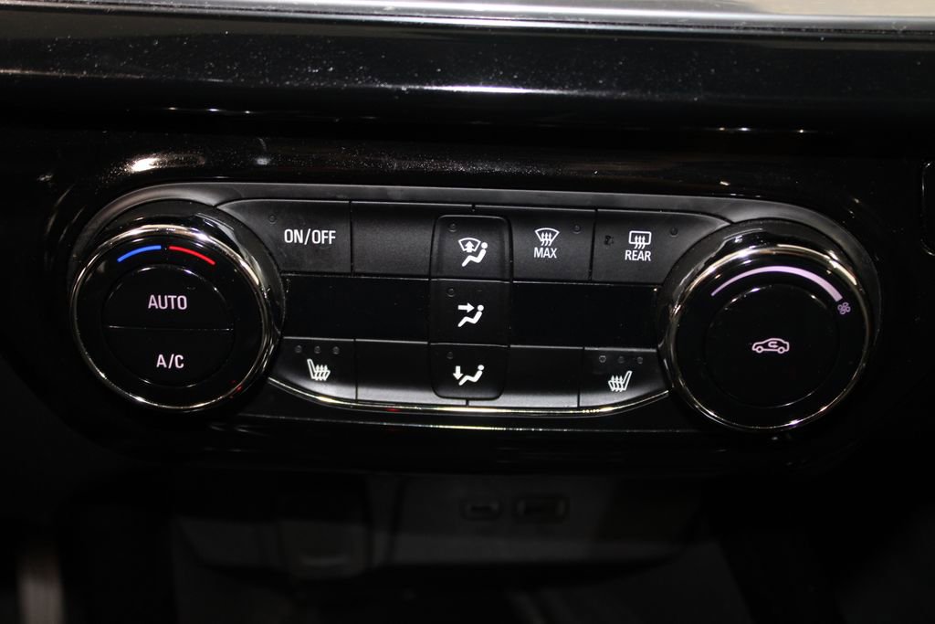 Used 2024 Chevrolet Trax ACTIV w/ Sunroof Package FWD image 29