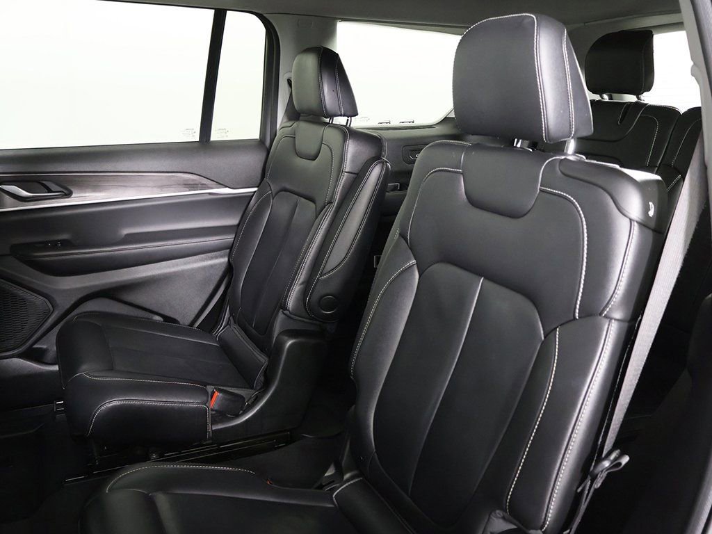 Used 2023 Jeep Grand Cherokee L Limited image 33