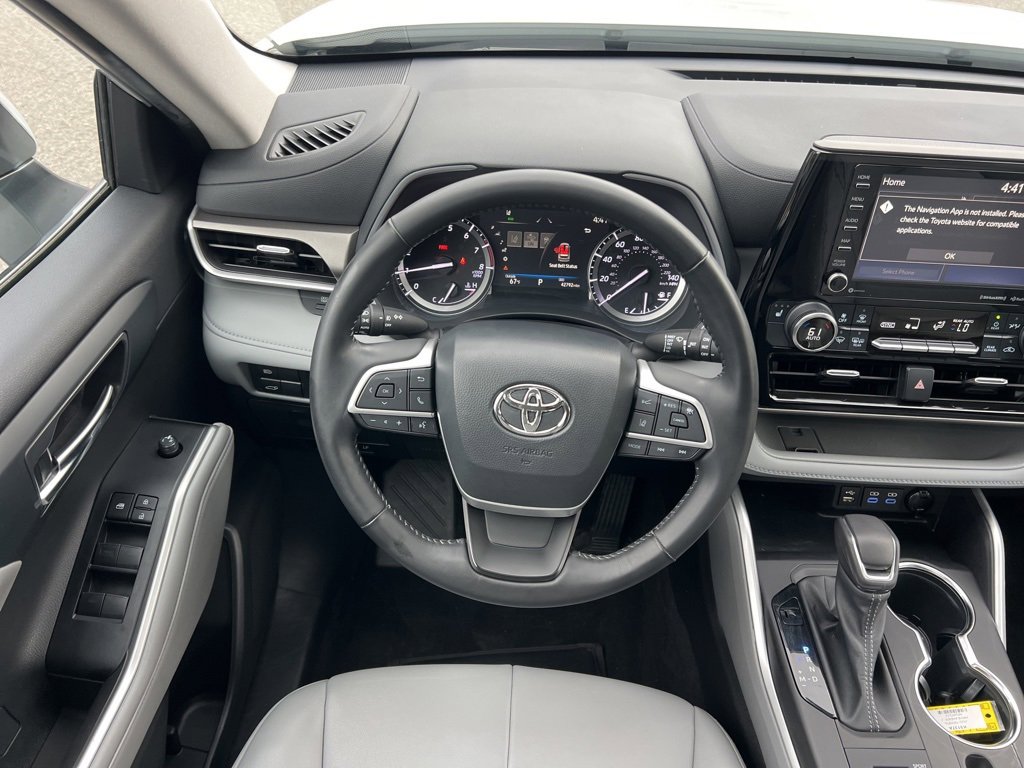 Used 2022 Toyota Highlander XLE image 23