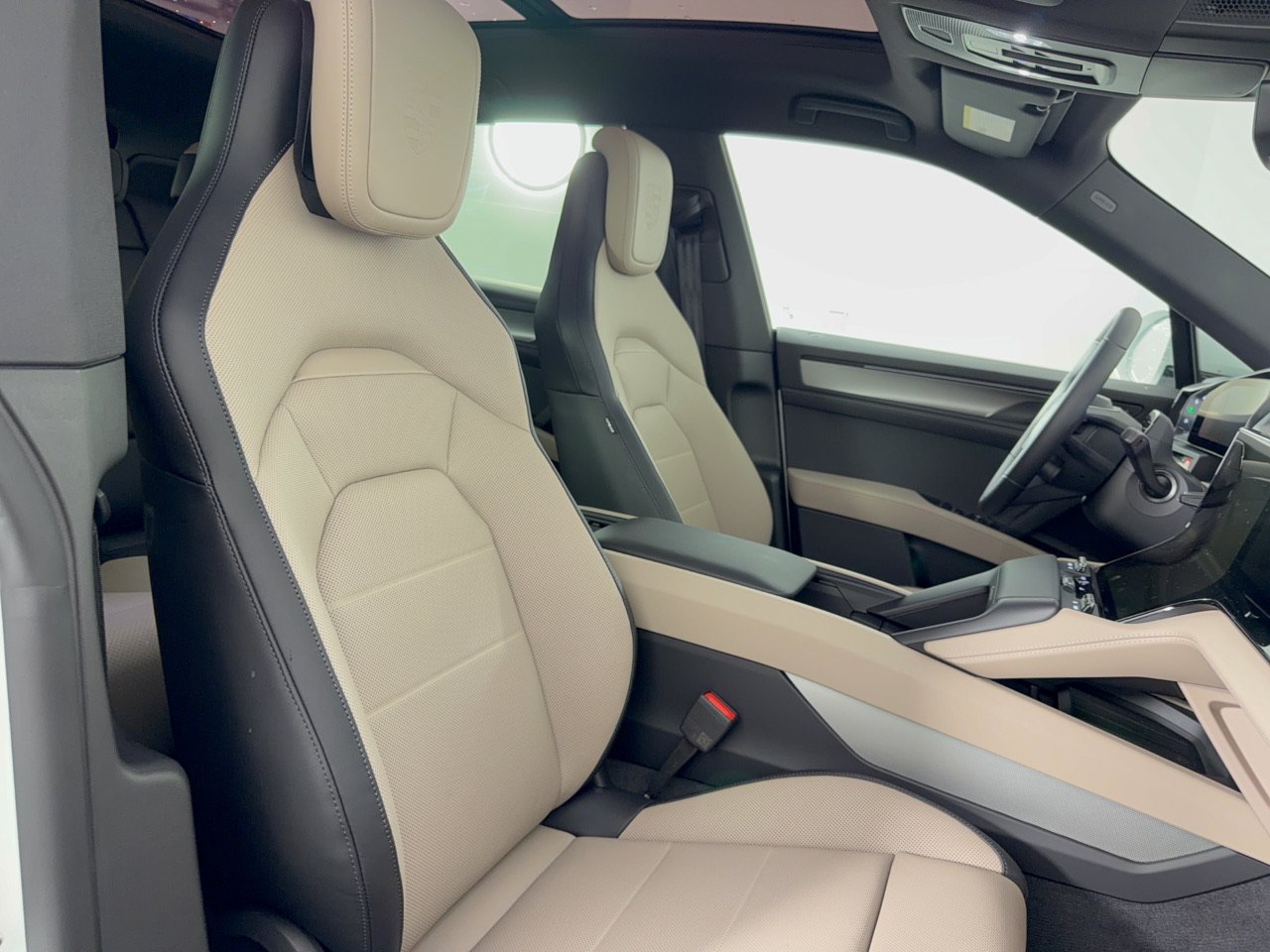 New 2026 Porsche Cayenne Coupe AWD/4WD image 30