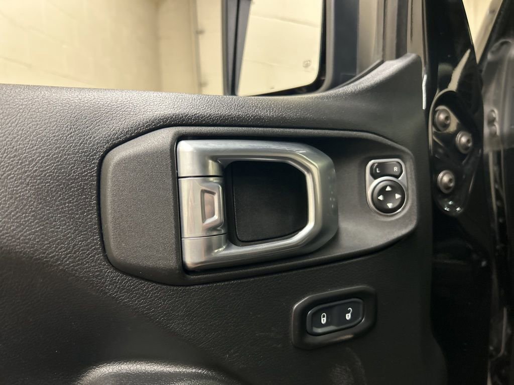 Used 2021 Jeep Gladiator Mojave AWD/4WD image 25