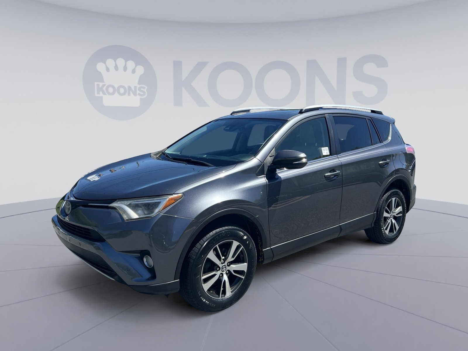 Used 2017 Toyota RAV4 XLE AWD/4WD image 1