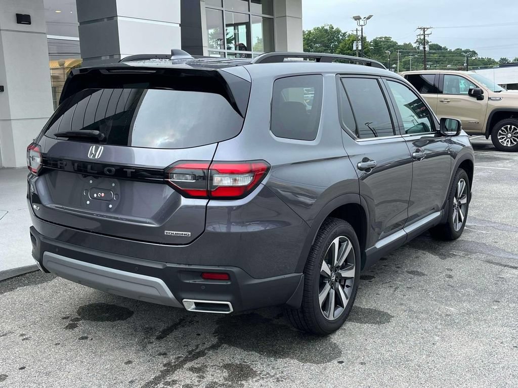 Used 2025 Honda Pilot Touring image 3