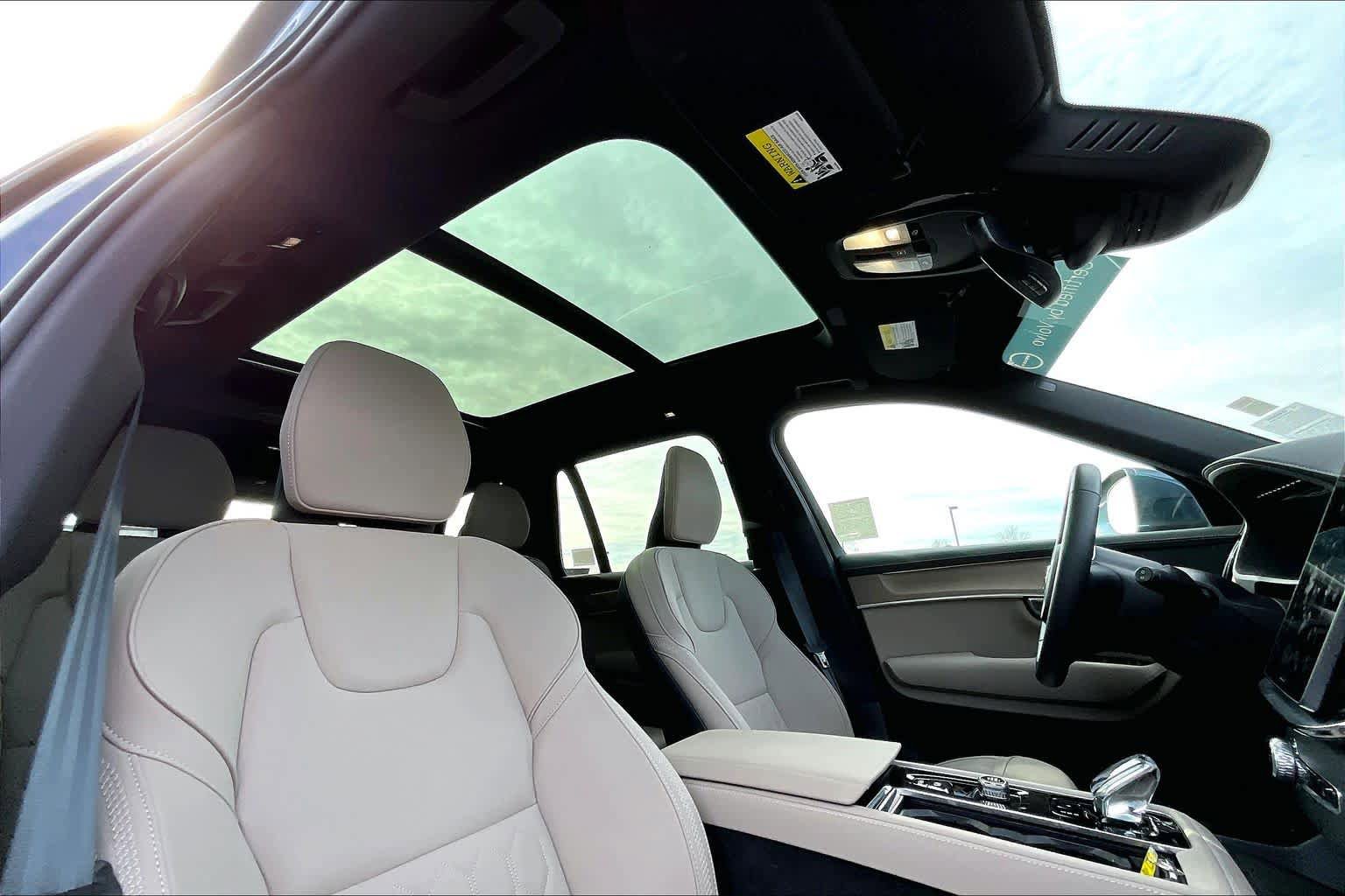 Used 2025 Volvo XC90 B5 Core w/ Protection Package Premier image 24