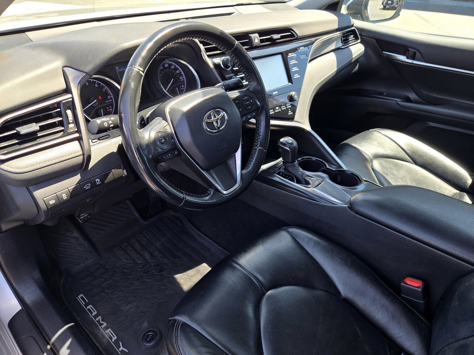 Used 2020 Toyota Camry SE FWD image 11