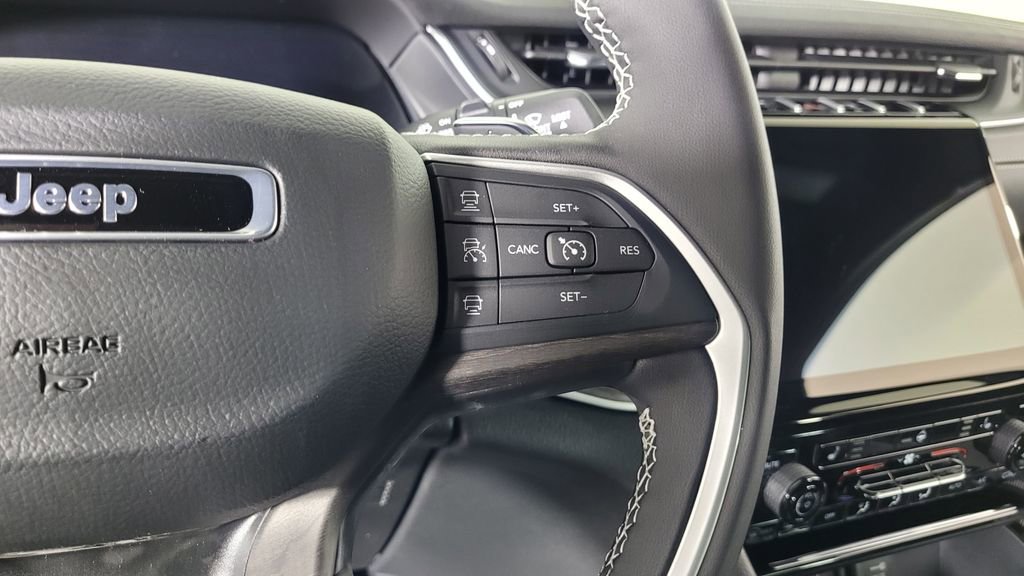 New 2025 Jeep Grand Cherokee Limited image 18