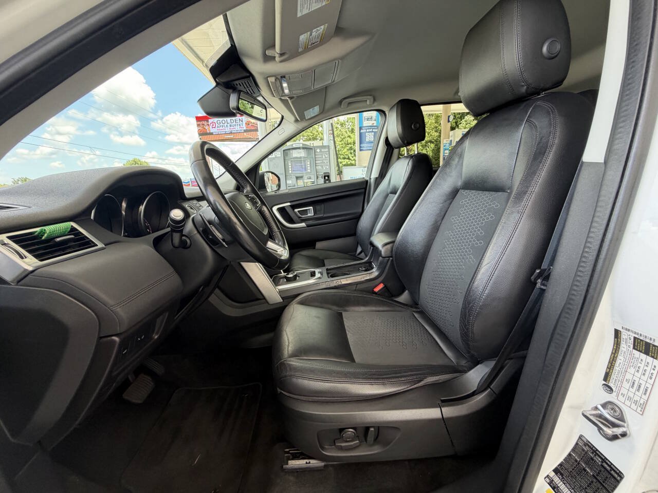 Used 2017 Land Rover Discovery Sport SE AWD/4WD image 4
