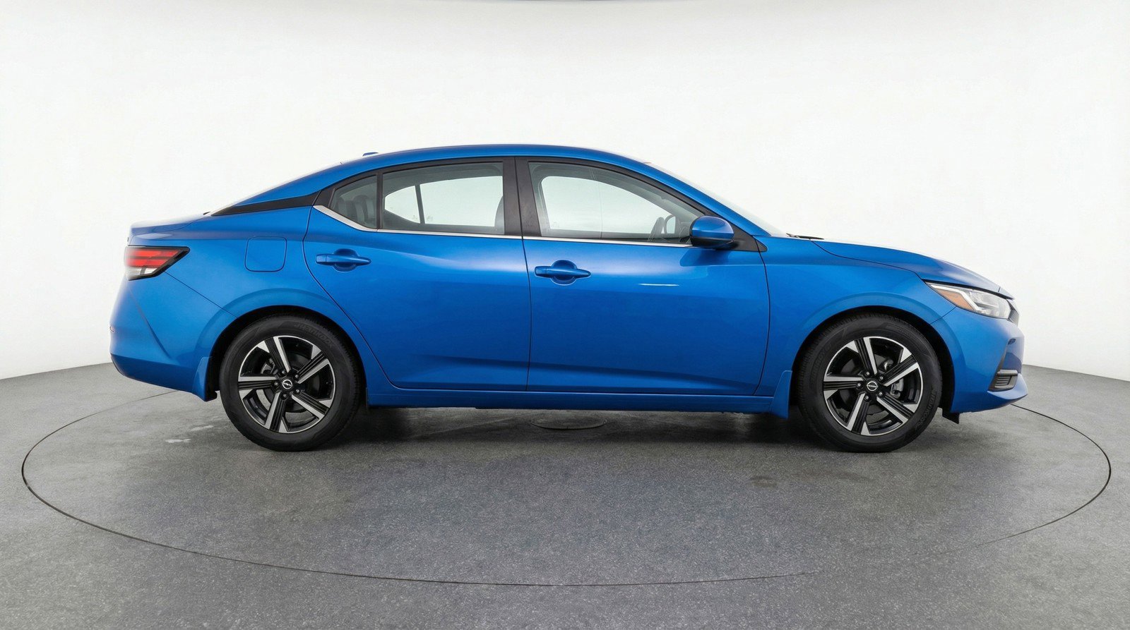 Used 2025 Nissan Sentra SV FWD image 11