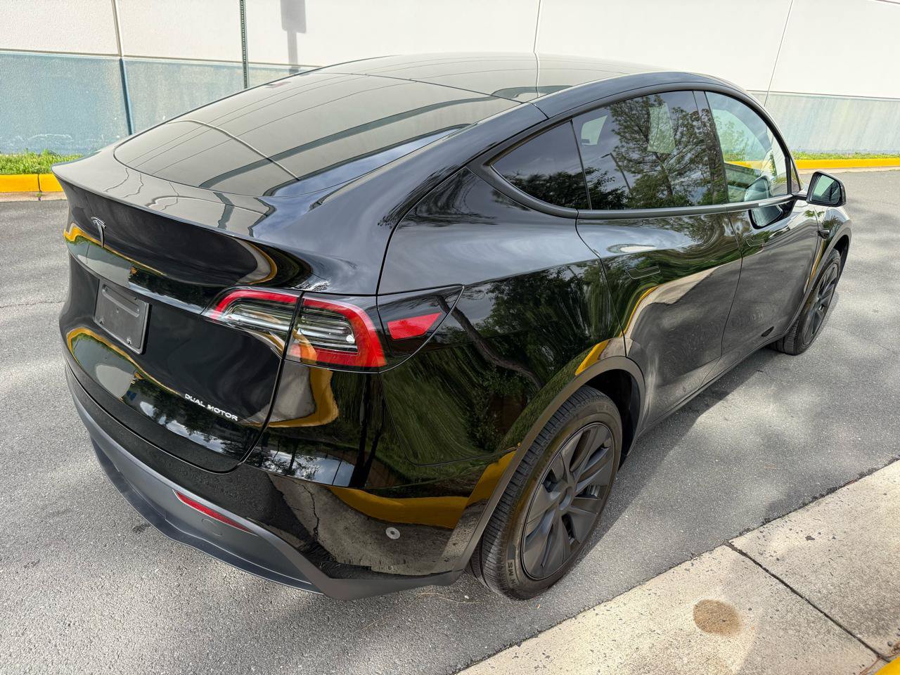 Used 2025 Tesla Model Y Long Range AWD/4WD image 4