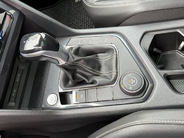 Used 2022 Volkswagen Tiguan SE R-Line AWD/4WD image 24