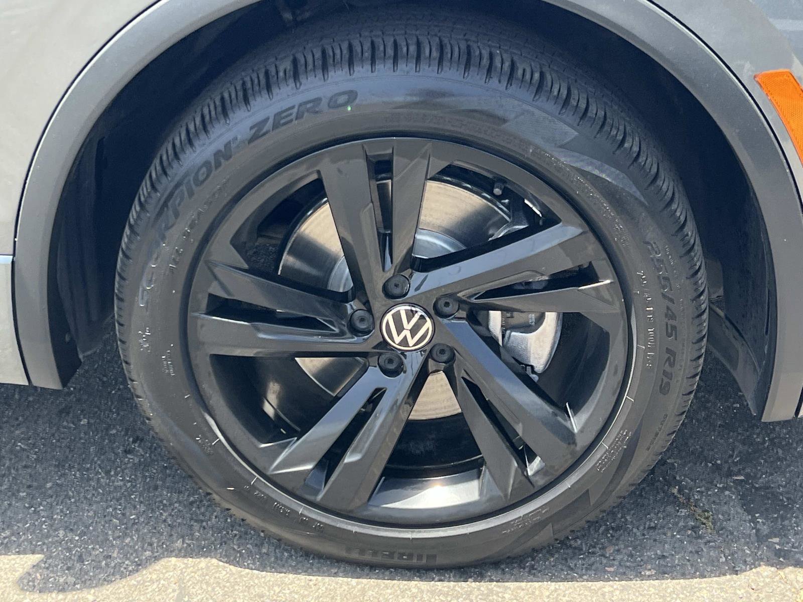 Certified 2023 Volkswagen Tiguan SE R-Line FWD image 30
