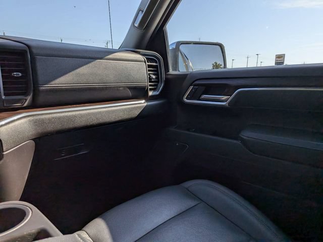 Used 2025 GMC Sierra 1500 SLT AWD/4WD image 17