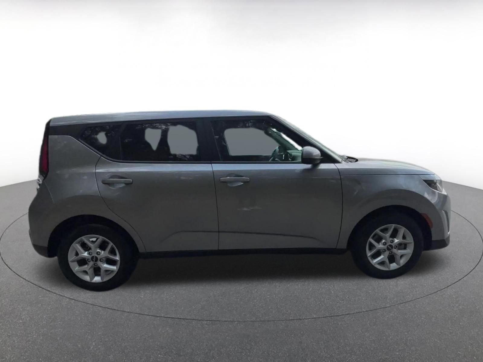 Used 2025 Kia Soul LX w/ LX Technology Package FWD image 16
