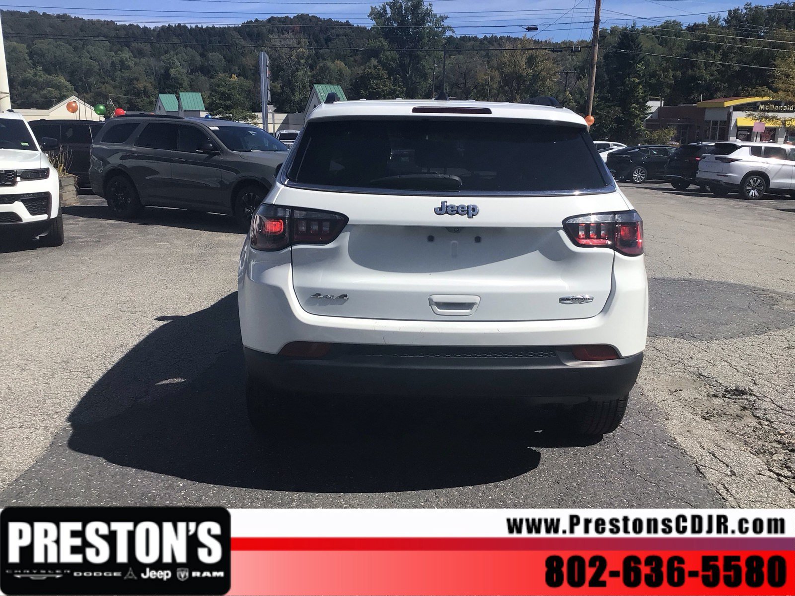 Used 2024 Jeep Compass Latitude AWD/4WD image 4