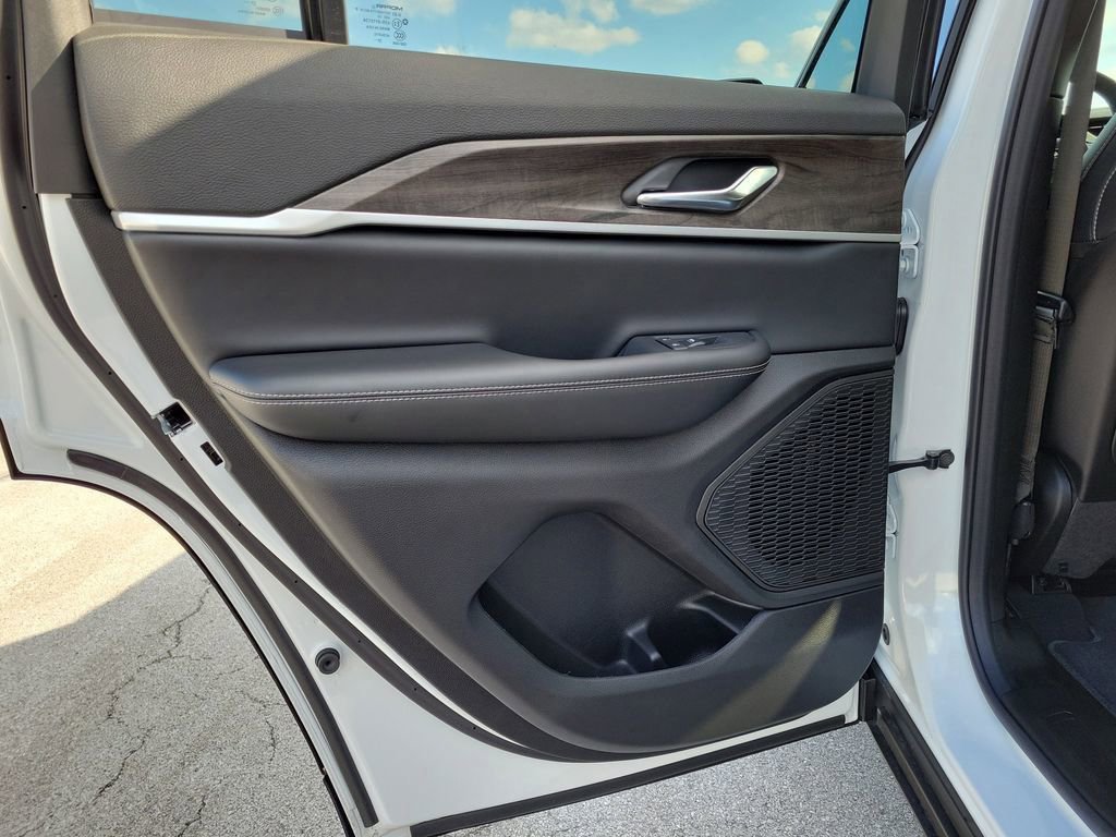 New 2026 Jeep Grand Cherokee Altitude image 12