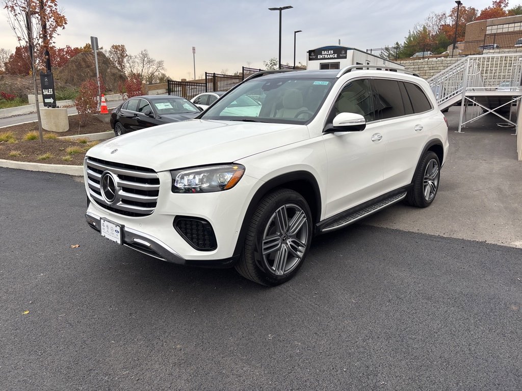 Used 2025 Mercedes-Benz GLS 450 4MATIC image 3