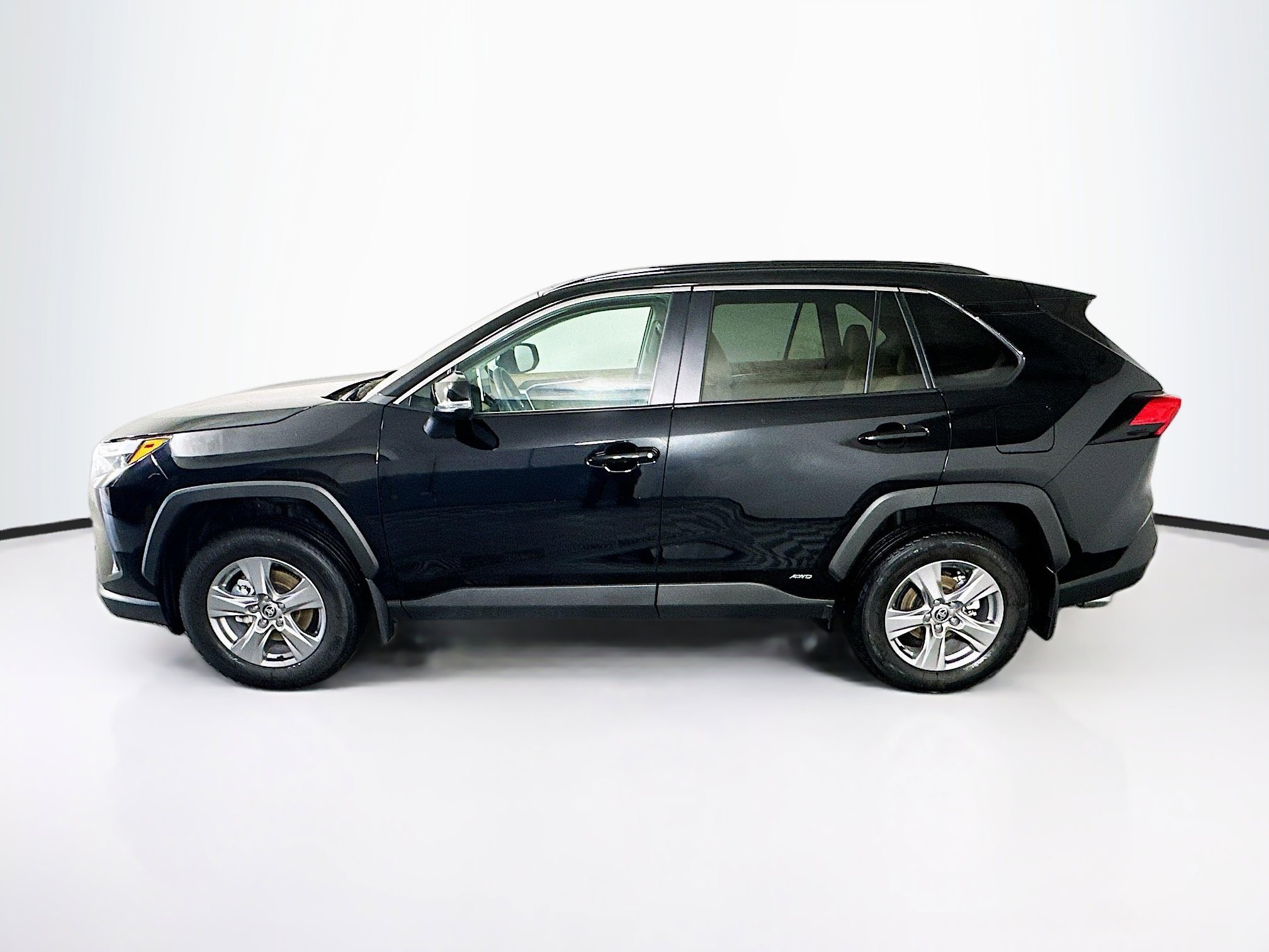 Used 2025 Toyota RAV4 LE AWD/4WD image 6
