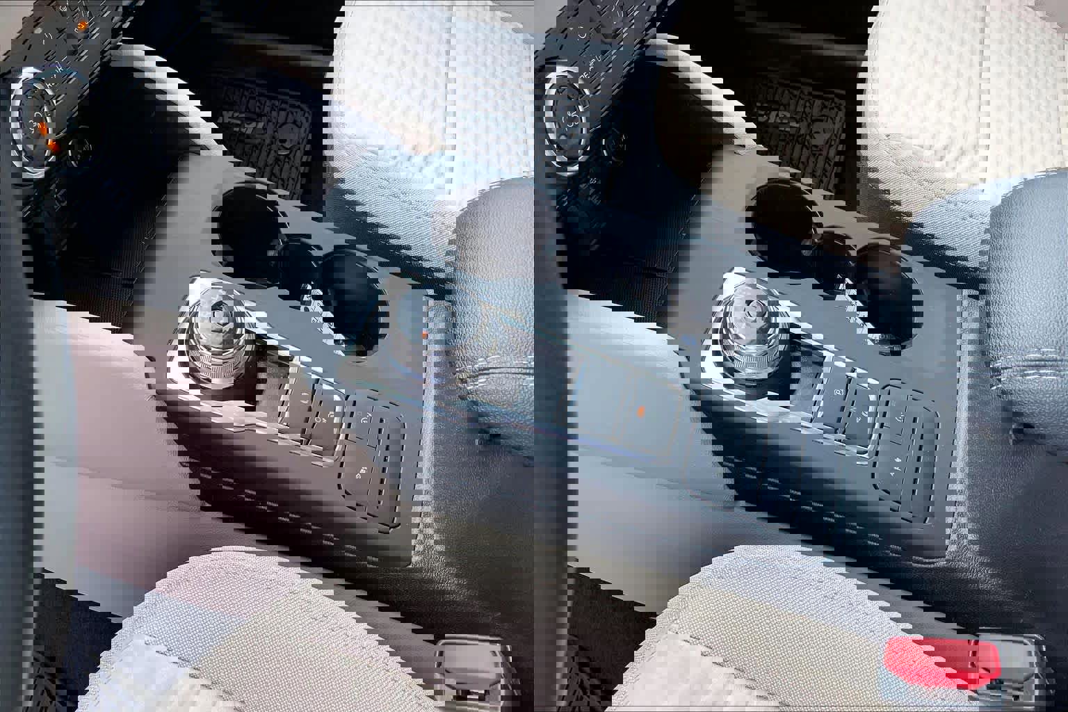 Used 2021 Ford Escape SE image 16