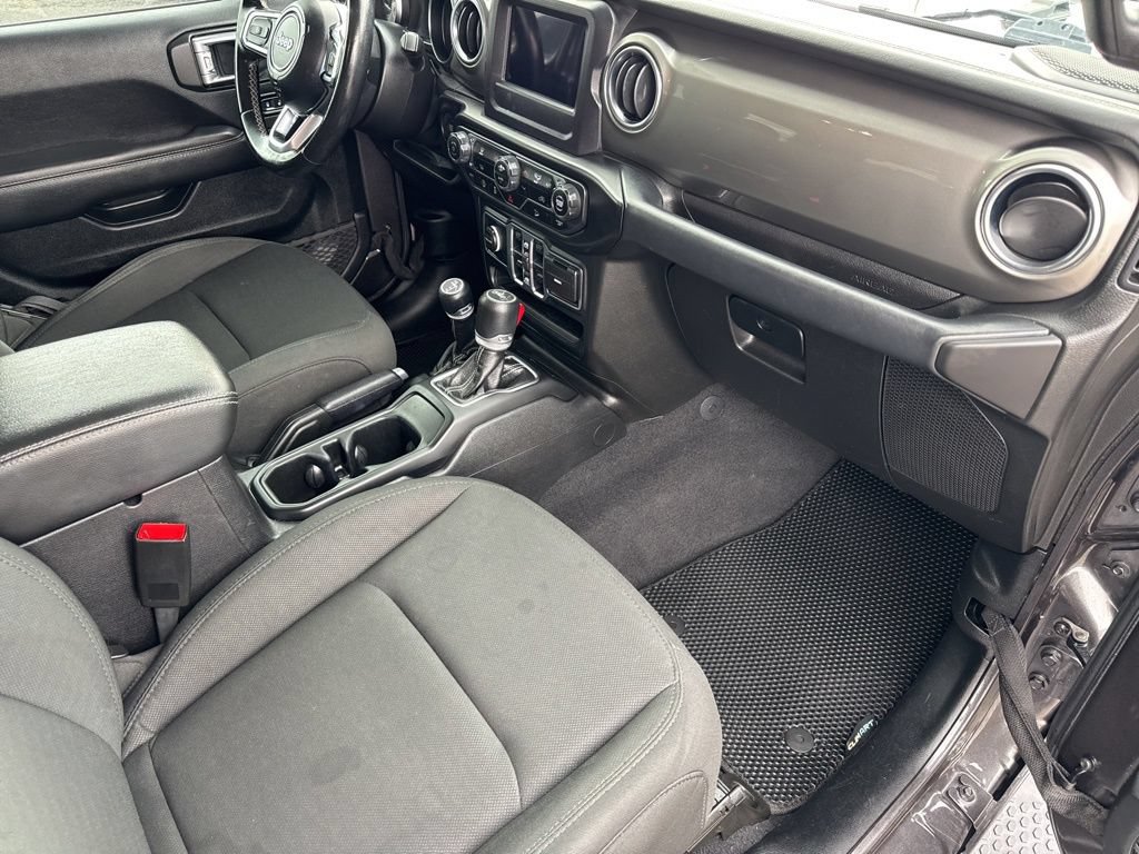 Used 2020 Jeep Wrangler Unlimited Sahara AWD/4WD image 25