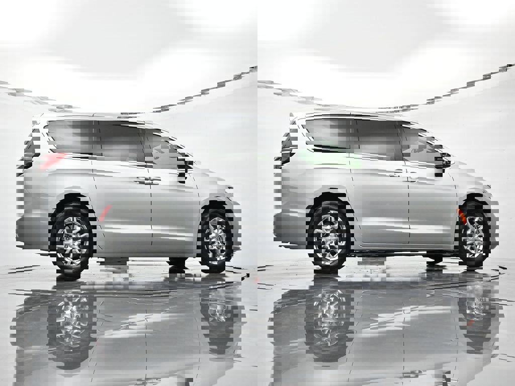 New 2026 Chrysler Pacifica Select image 21